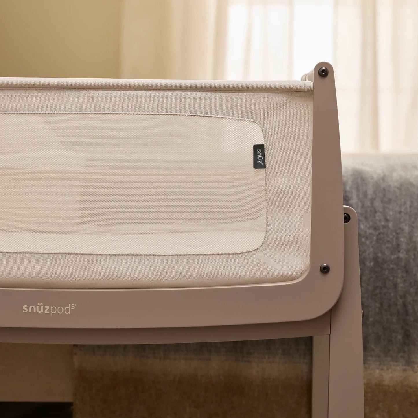 SnuzPod5 Bedside Crib