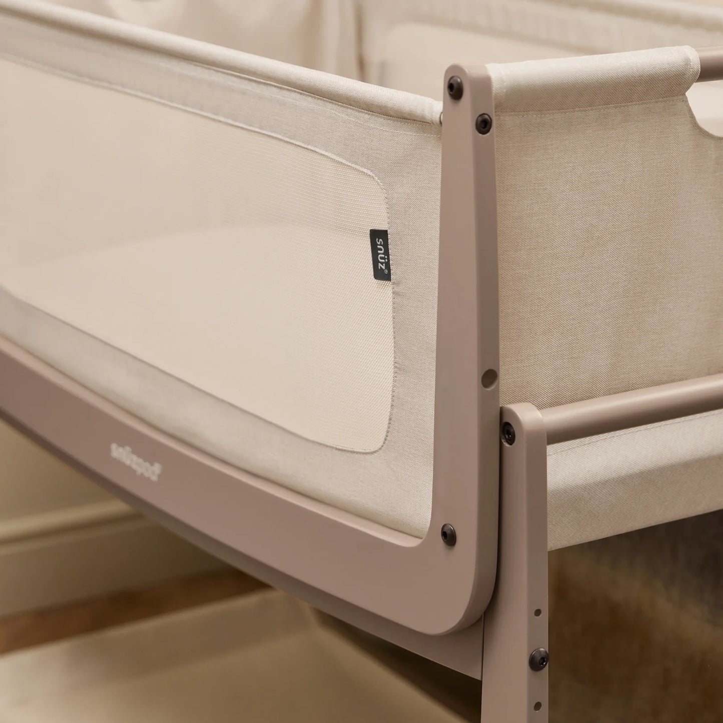 SnuzPod5 Bedside Crib